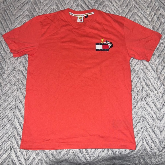 NEW Tommy Jeans x Looney Tunes x Warner Bros Tee T Shirt Big Logo - Picture 2 of 6